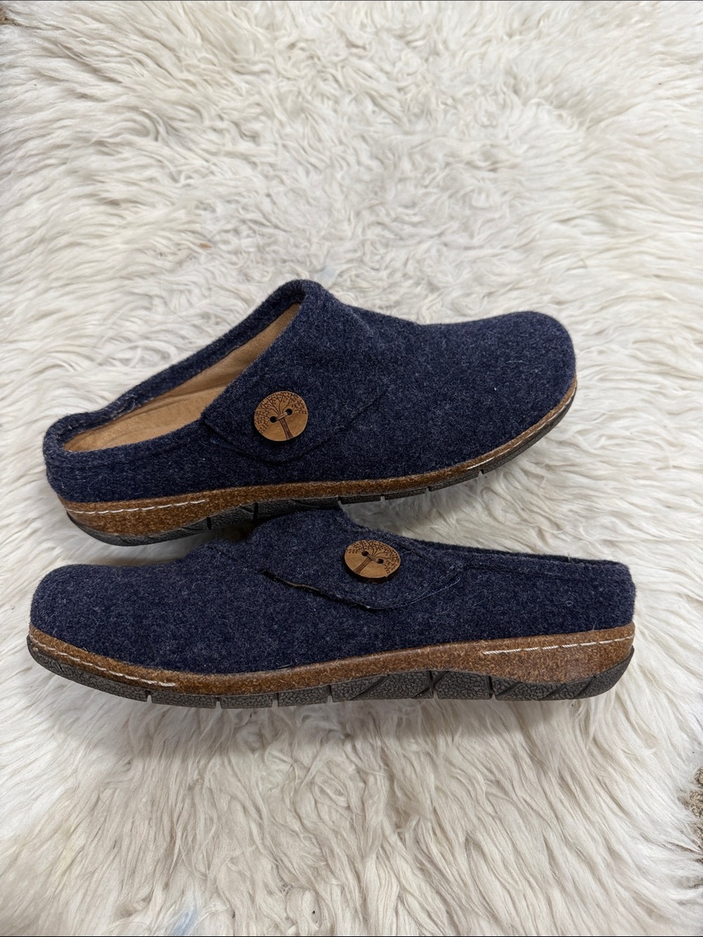 Earth Ezra Round Toe Casual Slip on Flat Clogs Size 9.5 W Comfort Boho Hippie